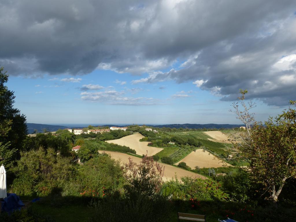 Casa Ezelina Appartamenti Pesaro Kamer foto